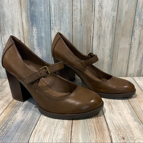 MIA Shoes - NWOT Brown Mary Jane Heels 10